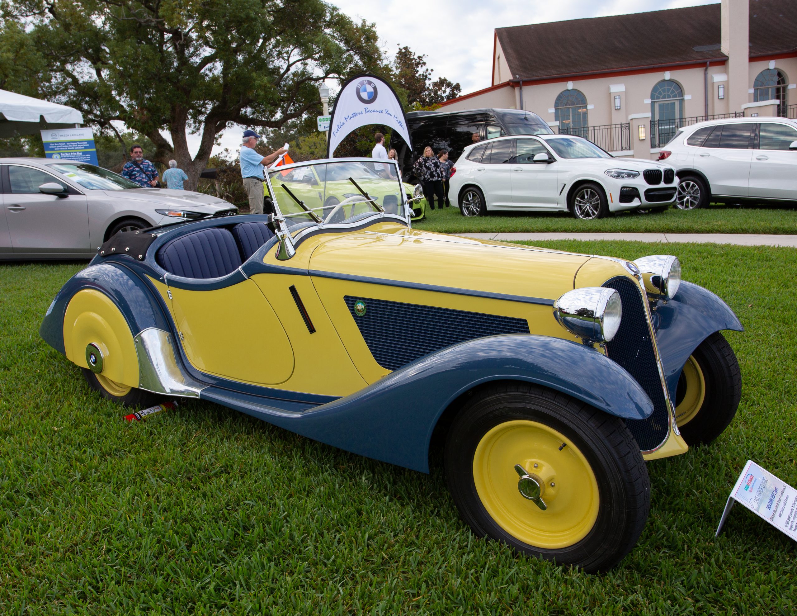 Classic show cars and visitors at the 2022 Lake Mirror Classic Concours d'Elegance, Lake Mirror Park, Lakeland, Florida.